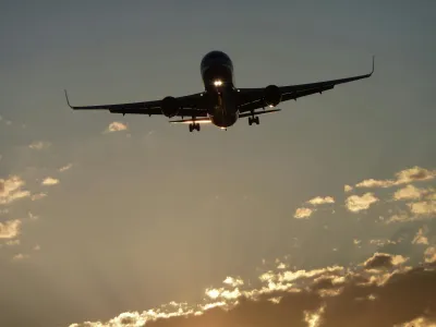 איך לטוס בזול בקיץ הקרוב – מדריך לקופונים, דילים וחיסכון חכם